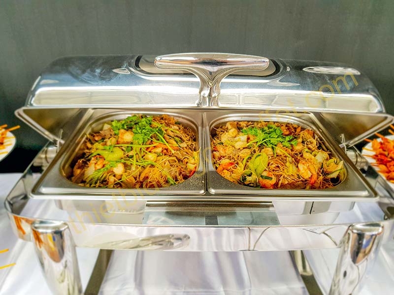 Tiệc buffet là gì? nồi hâm thức ăn