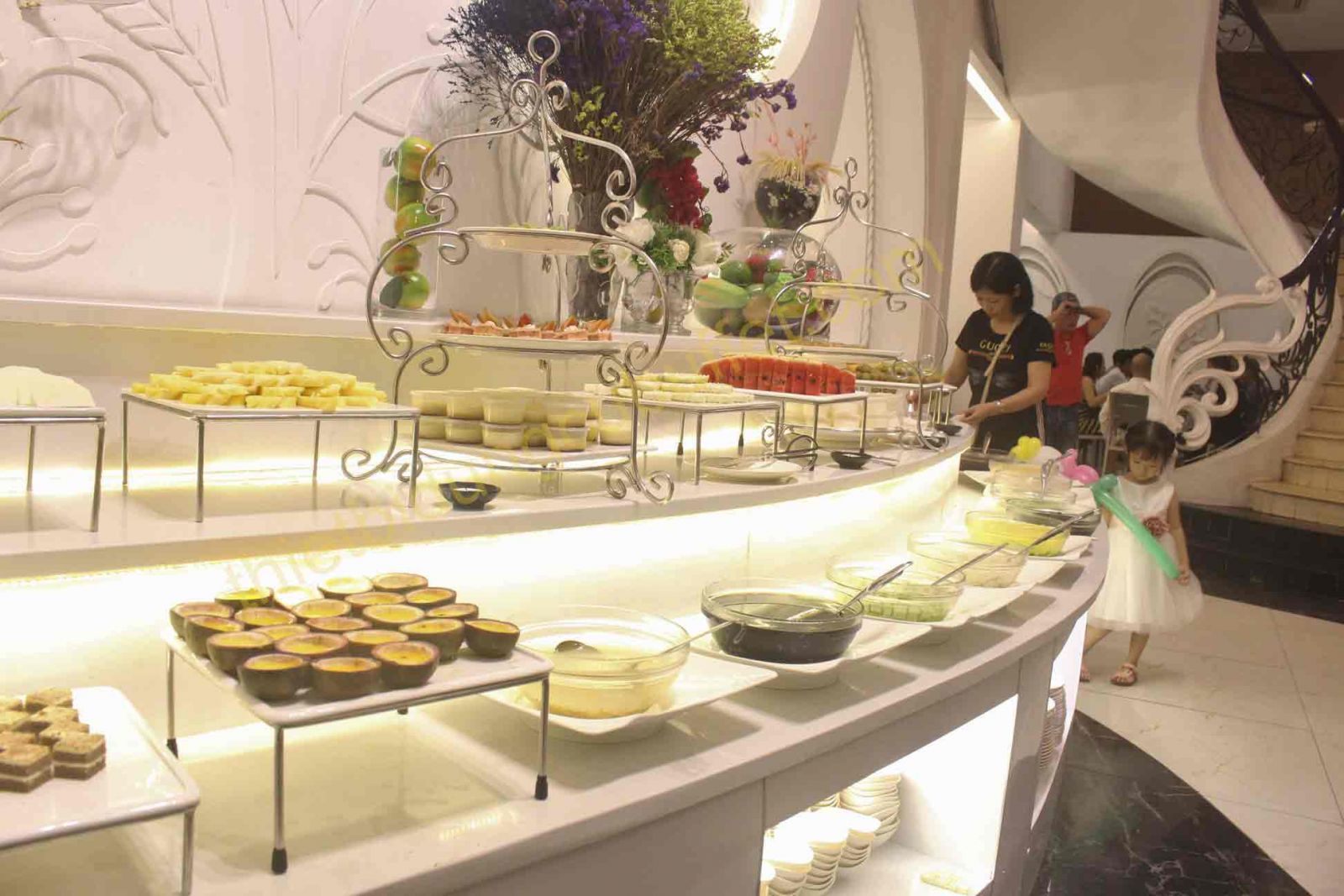 Hình ảnh nhà hàng buffet sứ
