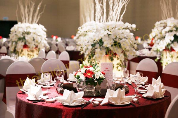 Hình ảnh sắp xếp hoàn tất các đồ dùng dụng cụ và khăn ăn