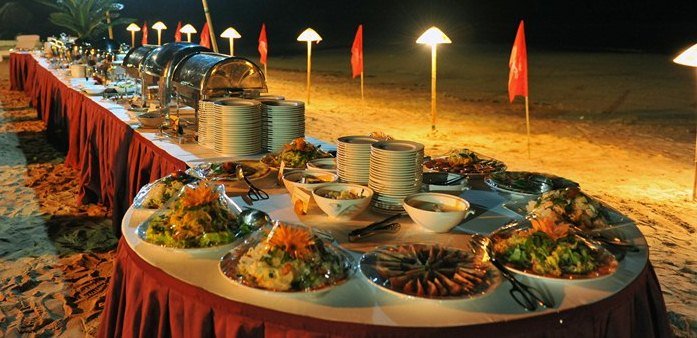 Tổ chức tiệc ngoài trời cũng là một ý tưởng tuyệt vời Tổ chức tiệc ngoài trời cũng là một ý tưởng tuyệt vời