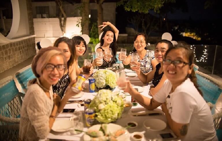 Bàn tiệc độc thân Bàn tiệc độc thân