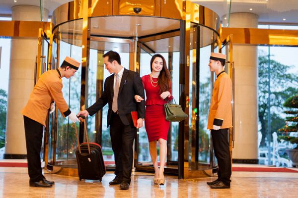 Bellman là gì? Công việc và trách nhiệm của Bellman trong khách sạn