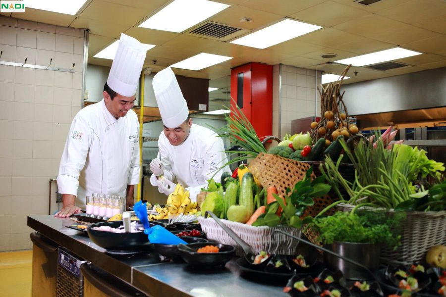 bếp phó hỗ trợ quản lý bếp nhà hàng