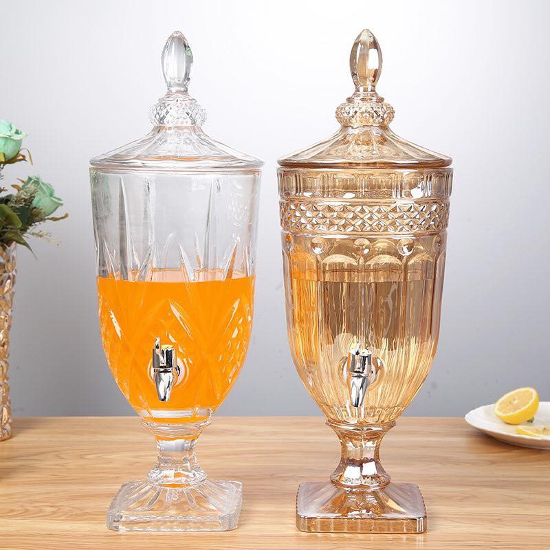 Nên mua bình đựng nước trái cây thủy tinh có vòi hay mua bình nhựa inox?