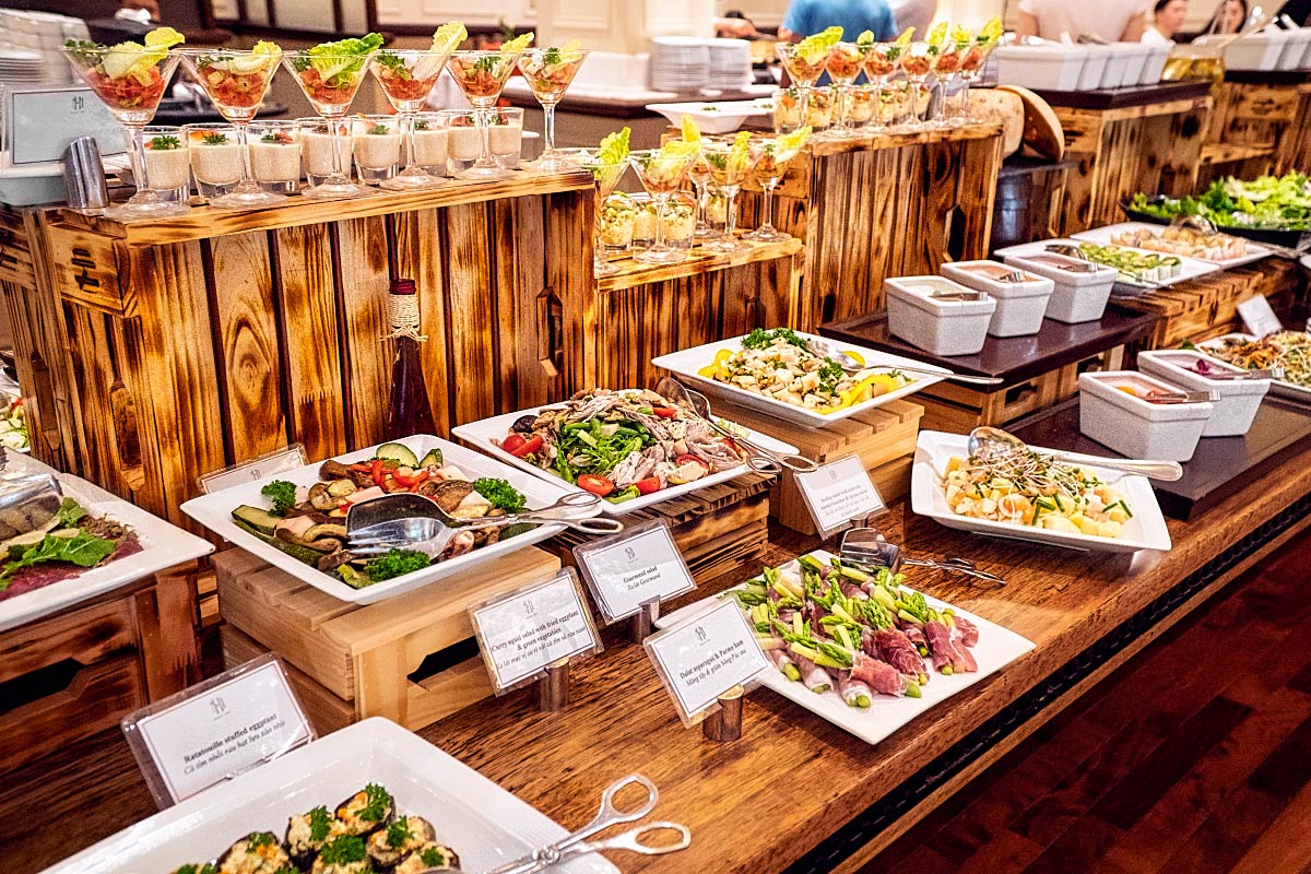 buffet sunday brunch tại Sofitel Metropole