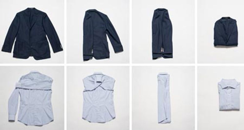 Cách gấp áo vest cuộn tròn