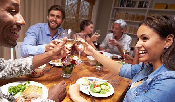 Cách tiếp khách trên bàn tiệc nhà hàng, tiệc cưới, khách sạn lịch sự