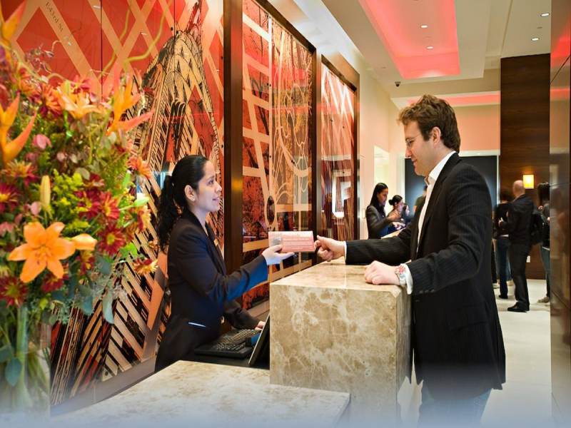 Check in khách sạn là gì? Quy trình check in khách sạn đúng chuẩn?