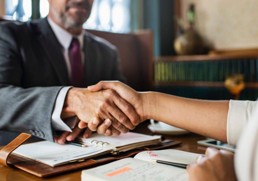 khách check out tại khách sạn thành công