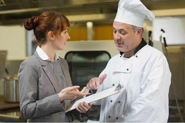 công việc của trợ ly quản lý nhà hàng trong một ngày