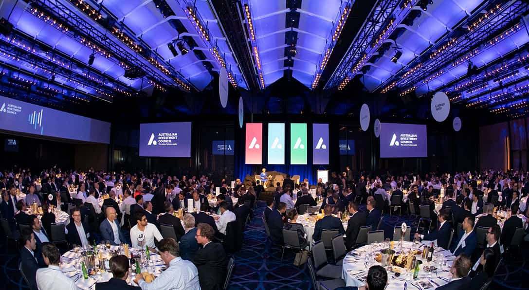 hình ảnh tiệc công ty hoành tráng