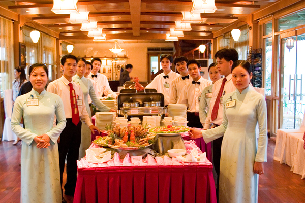 Nhân viên và đồng phục