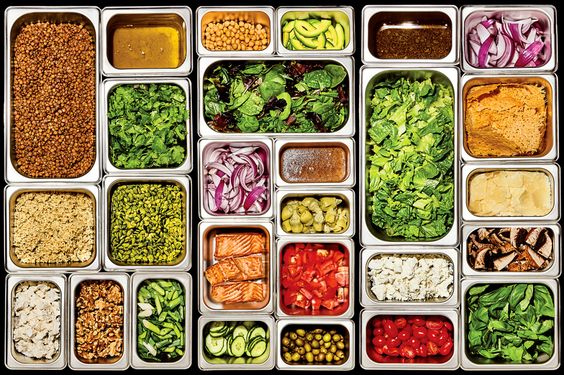 Việc phân chia thức ăn trong các khay topping cho phép chúng ta dễ dàng thao tác hơn