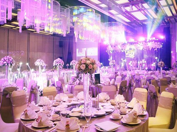 Mời khách vào tiệc Mời khách vào tiệc