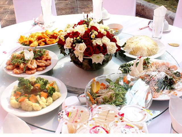 Món chính đãi tiệc cưới Món chính đãi tiệc cưới