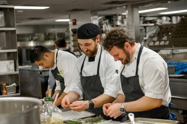 Nhiệm vụ nhân viên sơ chế thực phẩm trong nhà bếp nhà hàng