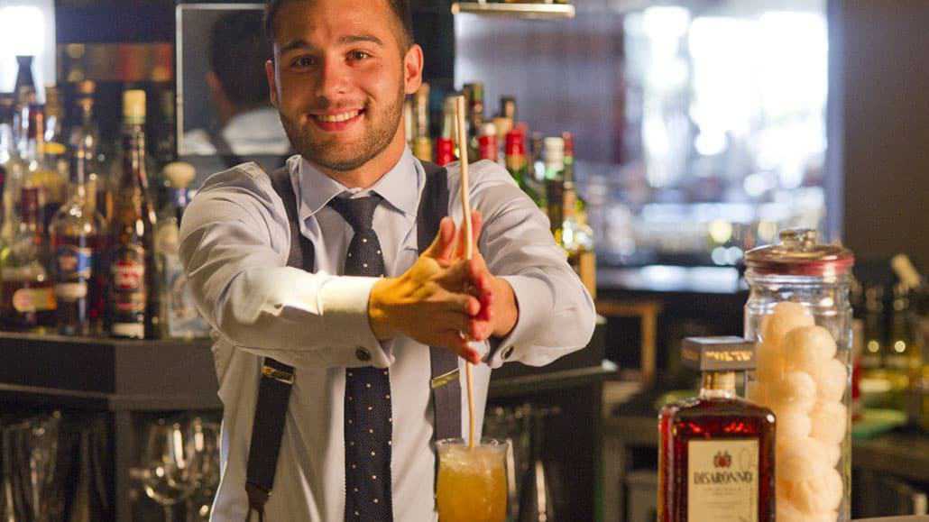 pha chế bar trong nhà hàng pha chế bar trong nhà hàng