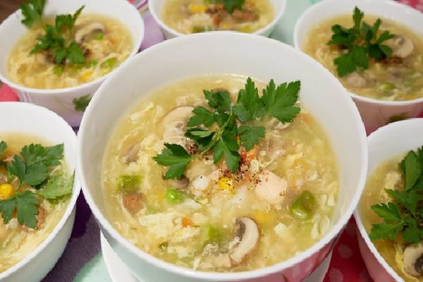 Món soup gà nấm hương Món soup gà nấm hương
