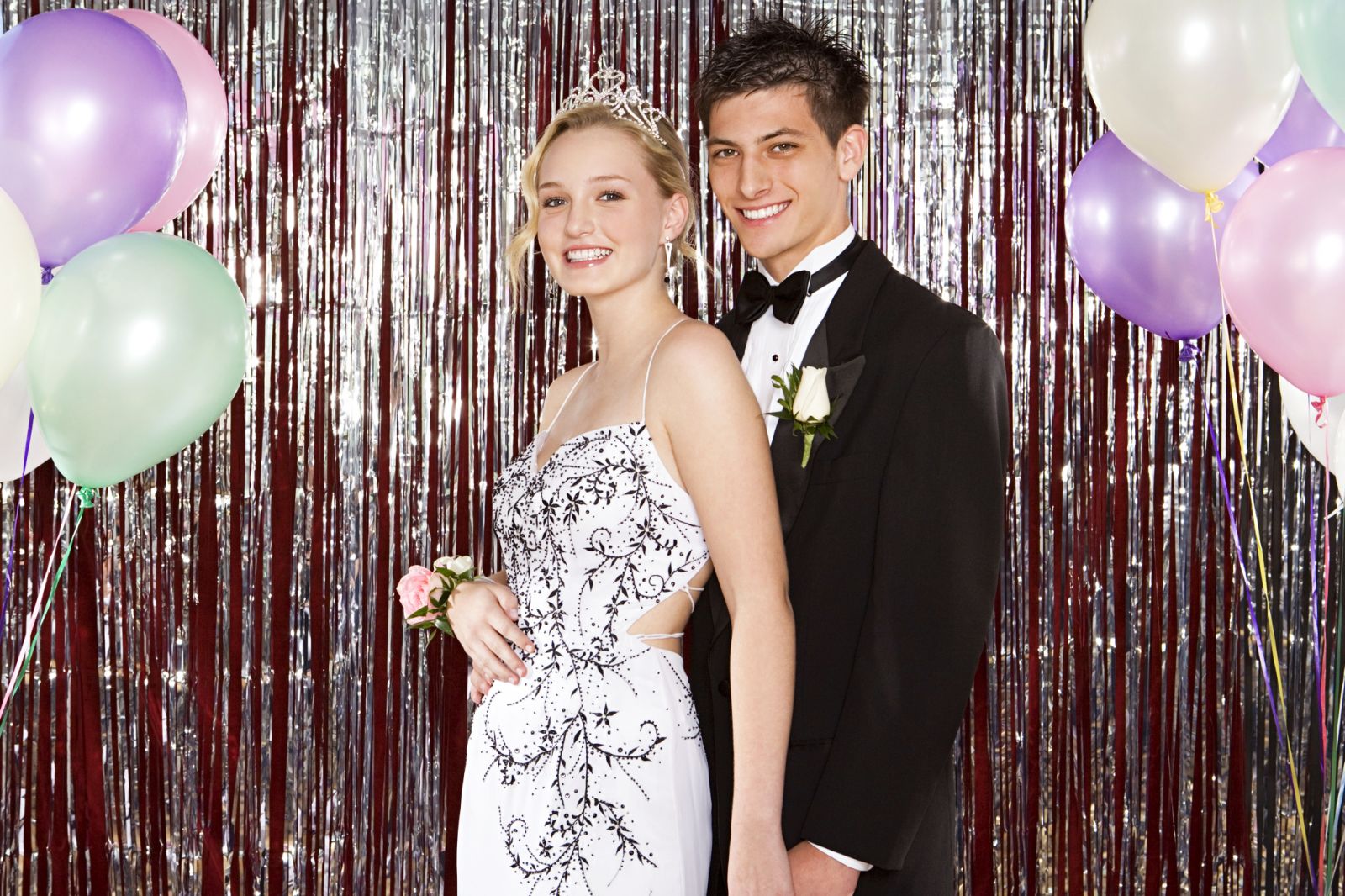 Prom là gì? Những Điều Cần Biết Về Tiệc Prom Party