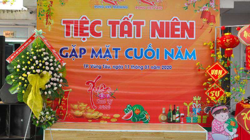 trang trí lối vào dự tiệc