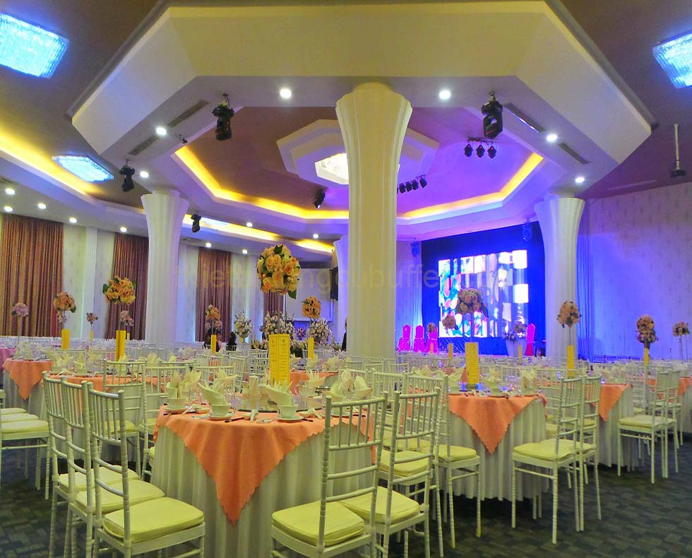 Xe đẩy bàn ghế được sử dụng trong nhà hàng, trung tâm tiệc cưới