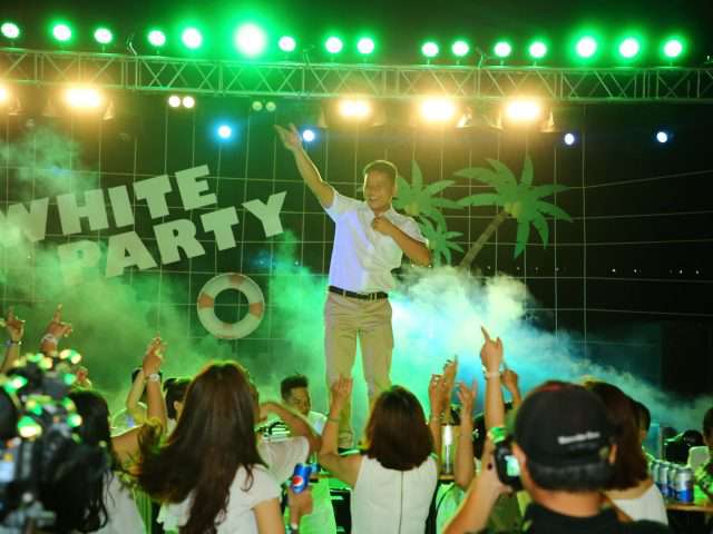 sân khấu tiệc tất niên